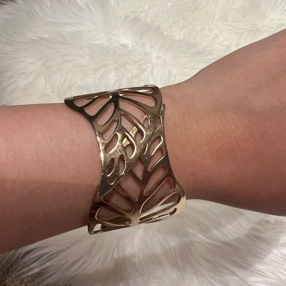 Gold double leaf bracelet